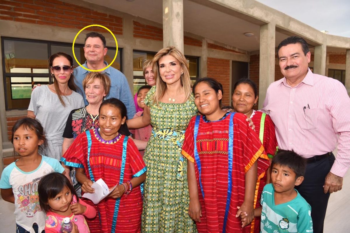 Gilberto Salazar Escoboza con la entonces gobernadora de Sonora y hoy cónsul de México en Barcelona, Claudia Pavlovich