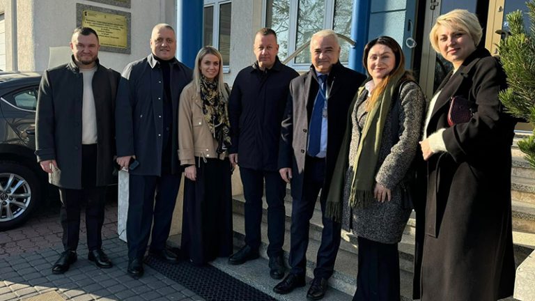 Як швагри депутаток від «Рівне разом» отримали роботу у транскордонному проєкті | Четверта влада