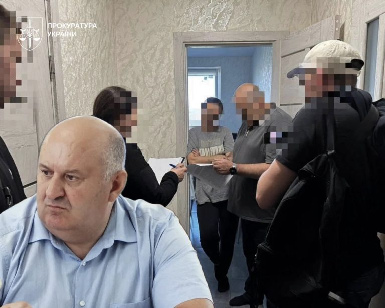 Депутату Херсонської облради від «Європейської солідарності» Валерію Салтикову повідомили про підозру у співпраці з державою-агресором.
