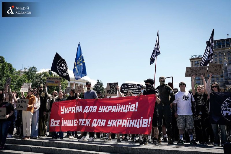 На Майдане Независимости проходит митинг против трудовой миграции.