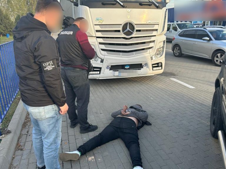 На Волині викрили зловмисників, які заробляли на автівках, завезених з-за кордону нібито для Сил оборони