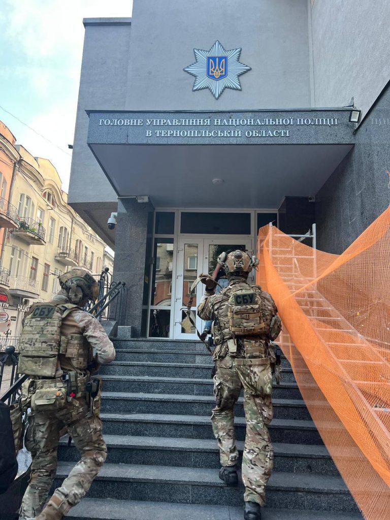 Нацполіцію «трусить»: масштабні обшуки накрили одразу три області