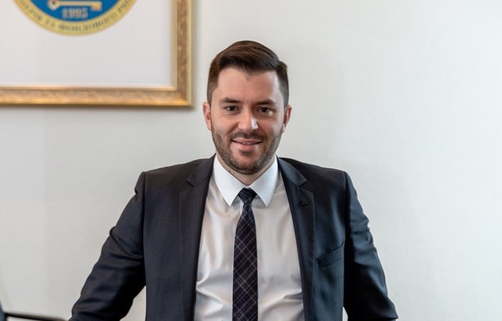 Низка дегенеративних призначень продовжується