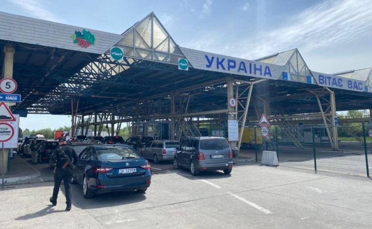 Прикордонник вимагав $2000 за «тепле місце» – отримав 4 роки тюрми