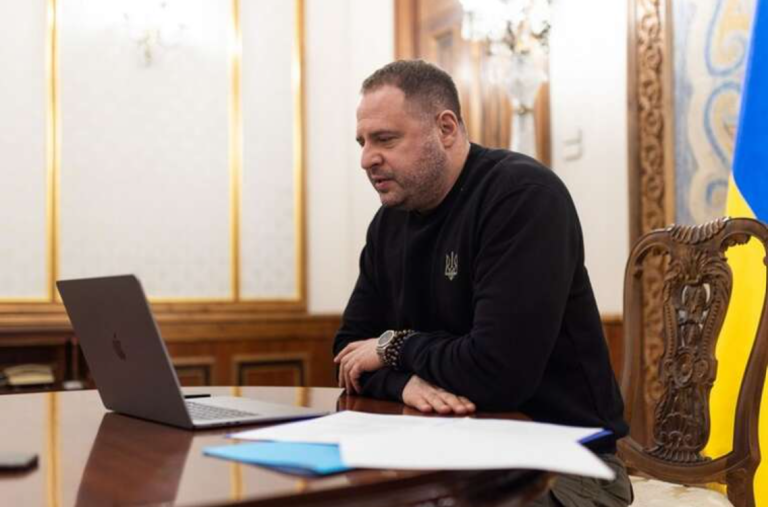 Справа Єрмака: ВАКС навмисно оголошує рішення вранці, щоб уберегти Єрмака від СІЗО