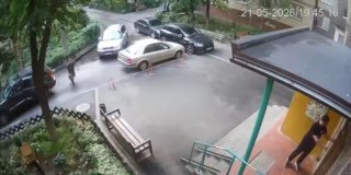 В Днепре прохожие отбили мужчину у ТЦК после аварии с бусом