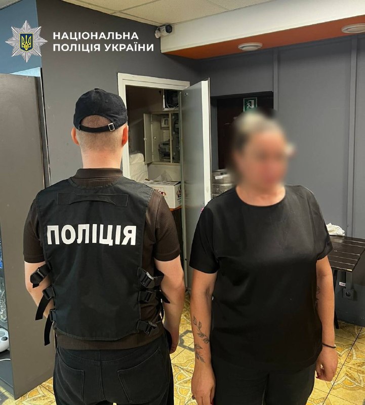 В Киеве женщина за $18 000 устраивала мужчин на работу с бронированием и оформляла...