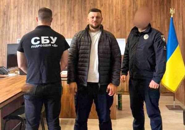 В Ужгородському РТЦК та СП 15 травня проходять обшуки. За даними поліції, тривають слідчі дії, деталі обіцяють повідомити пізніше.