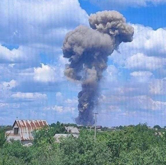 Мало кто пишет, но ВС РФ четко выявляют децентрализованные склады ГСМ в Украине, как и другие интересные объекты (недавно снесли цеха по сборке дронов)