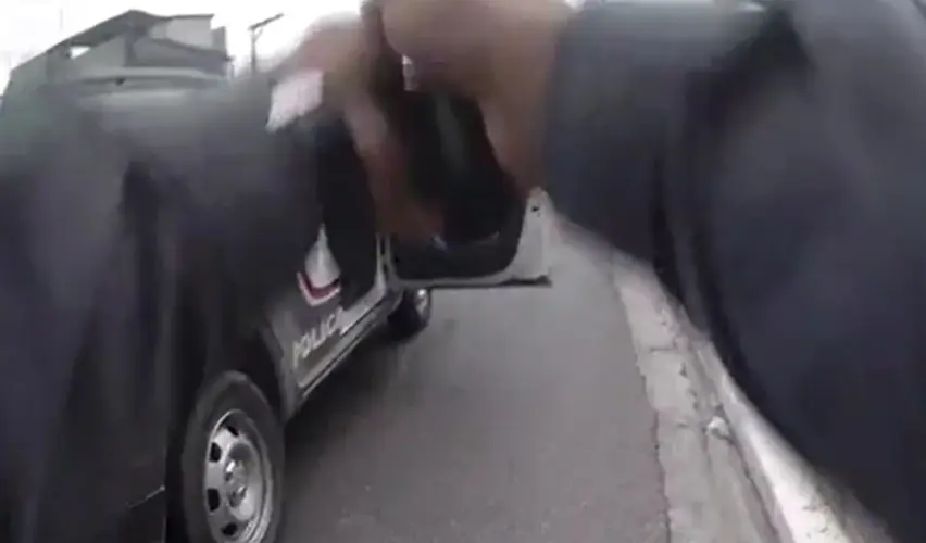 PMs que mataram eletricista em SP quase atingiram testemunha, aponta investigação