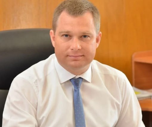 Ректор ХДАЕУ Юрій Кирилов демонструє неабиякі статки