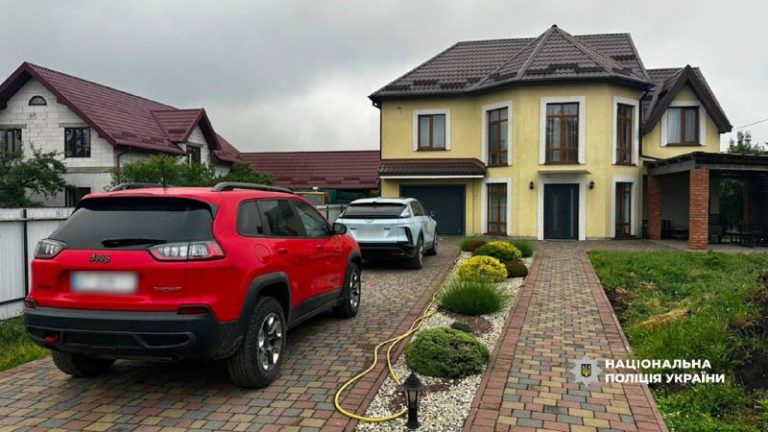 Имущество на сумму 200 000 000 гривен и Mercedes за 100 000 долларов: у чиновников ВЛК по все...