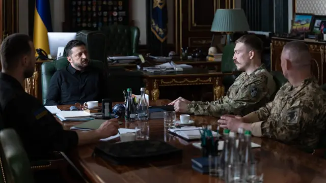 Уже кілька днів поспіль Зеленський говорить і зустрічається із топ-командирами