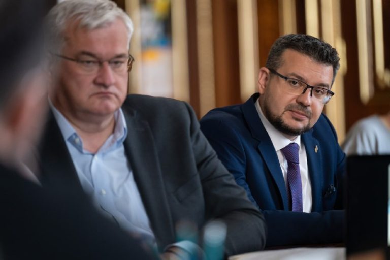 Провів нараду щодо нашої політики на Польському напрямку. Пріоритети очевид...