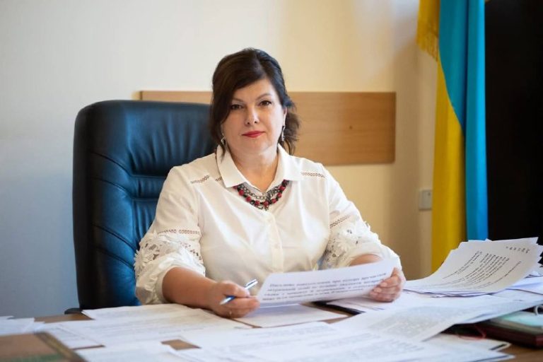Суддя Великої Палати Верховного Суду, яка боролась з чоловіком за маєток, фі...