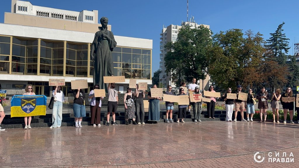 Лучани вийшли на акцію проти відставки Федорова з посади міністра оборони