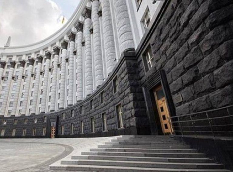 Украина временно осталась без министра обороны: Верховная Рада ушла на каникул...