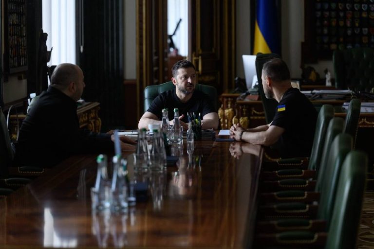 Умеров будет отвечать за переговоры с партнерами, а Клименко — за внутреннюю бе...