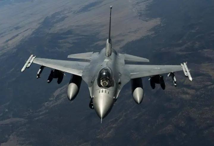В Румынии истребитель F-16 уже в третий раз за последние дни сбил беспилотник вбл...