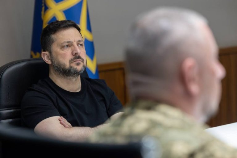 Зеленский не обсуждал замену Сырского во время бесед с командирами корпусов, — ...