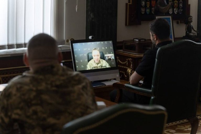 Зеленский пообщался еще с тремя военными: командующим Объединенных сил ВСУ Мих...
