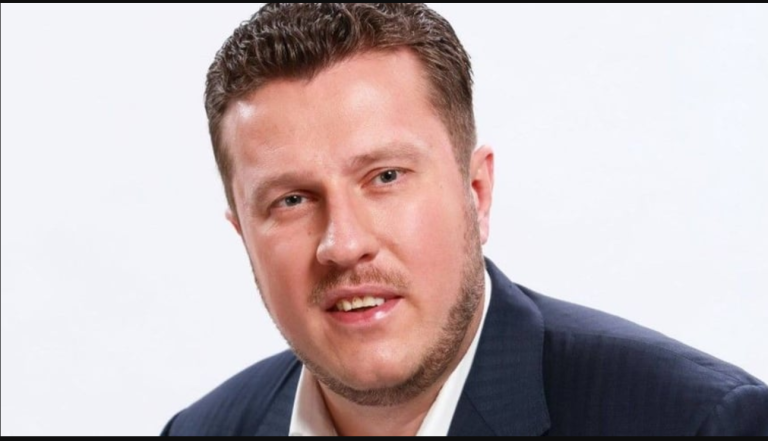 Золотий унітаз, Конча-Заспа та «будинок-монстр»